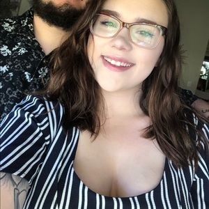 Meet your Posher, Caitlin